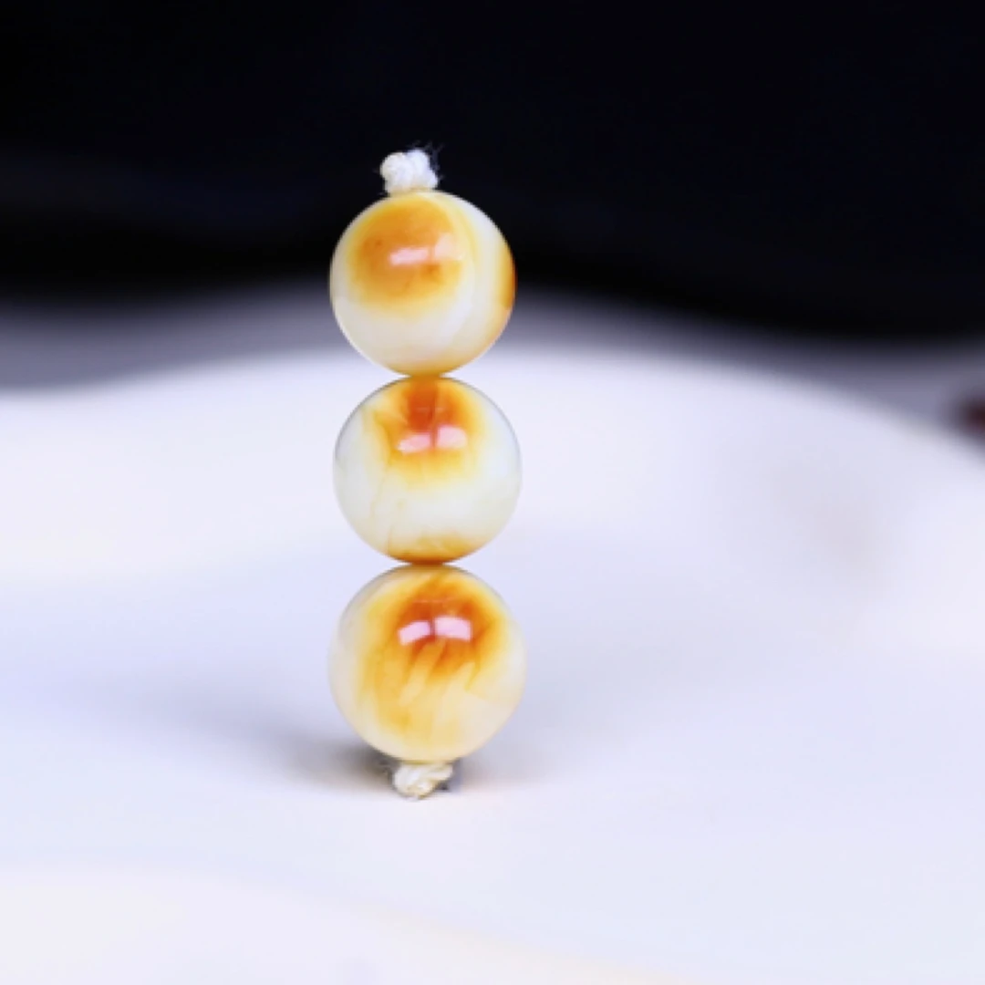 同料沁色白蜡圆珠套装， 同料开出，顶珠11.2mm，腰珠10.6mm