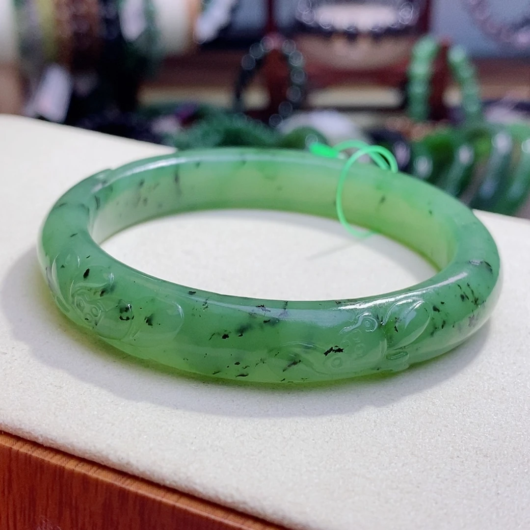 和田玉未镶嵌颈饰孤品55清货价乌兰海老矿料雕花手镯