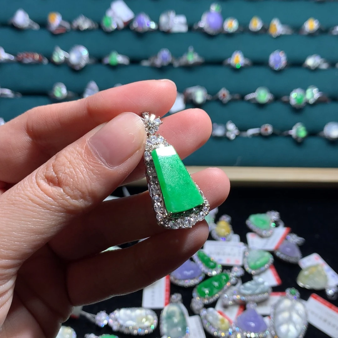 翡翠颈饰银S925镶嵌天然翡翠