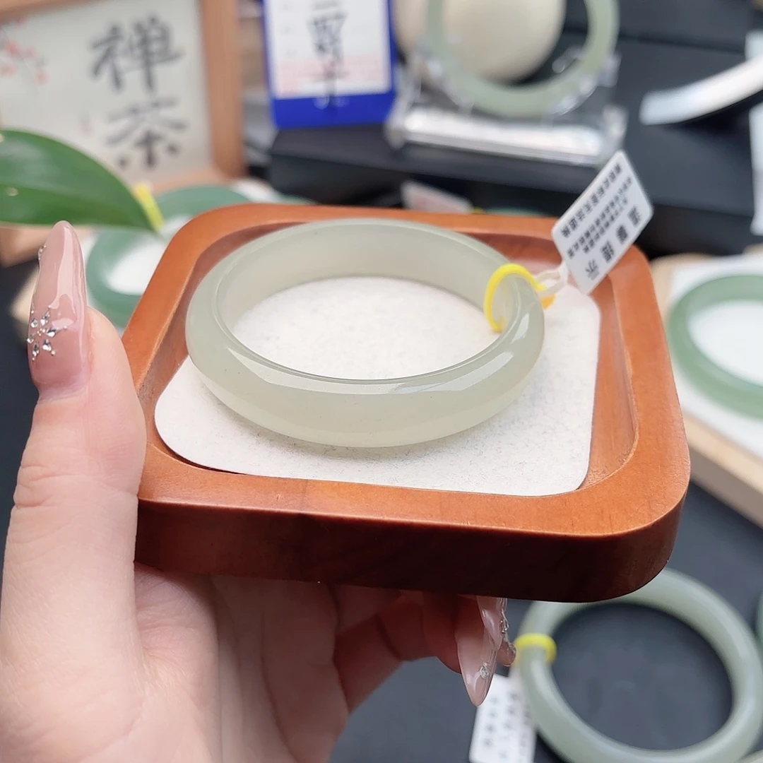 石英质玉未镶嵌手镯