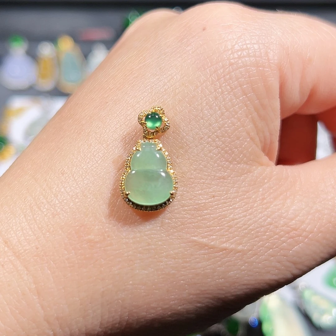 翡翠吊坠(不含链)18K金镶嵌