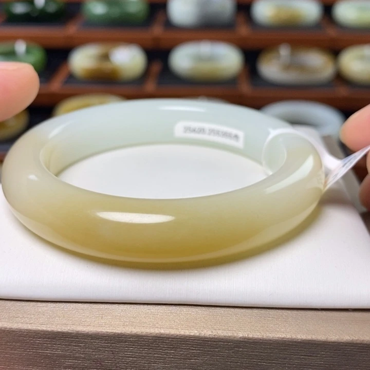 和田玉（糖玉）手镯未镶嵌