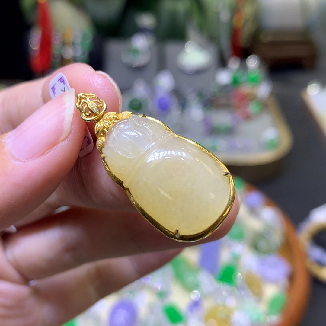 翡翠18K金镶嵌颈饰翡翠吊坠项链