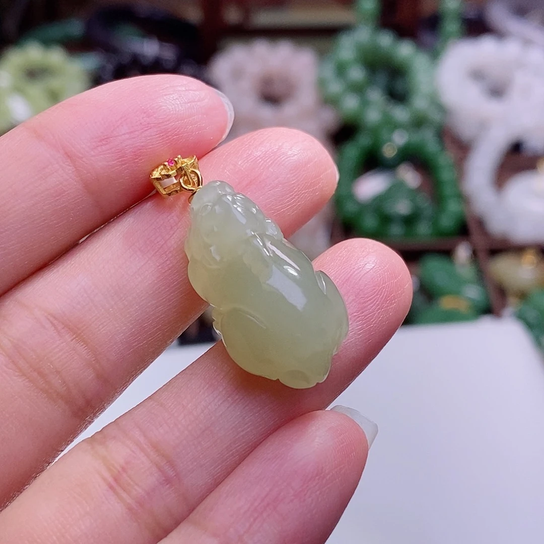 和田玉未镶嵌颈饰清货价晴水银貔貅