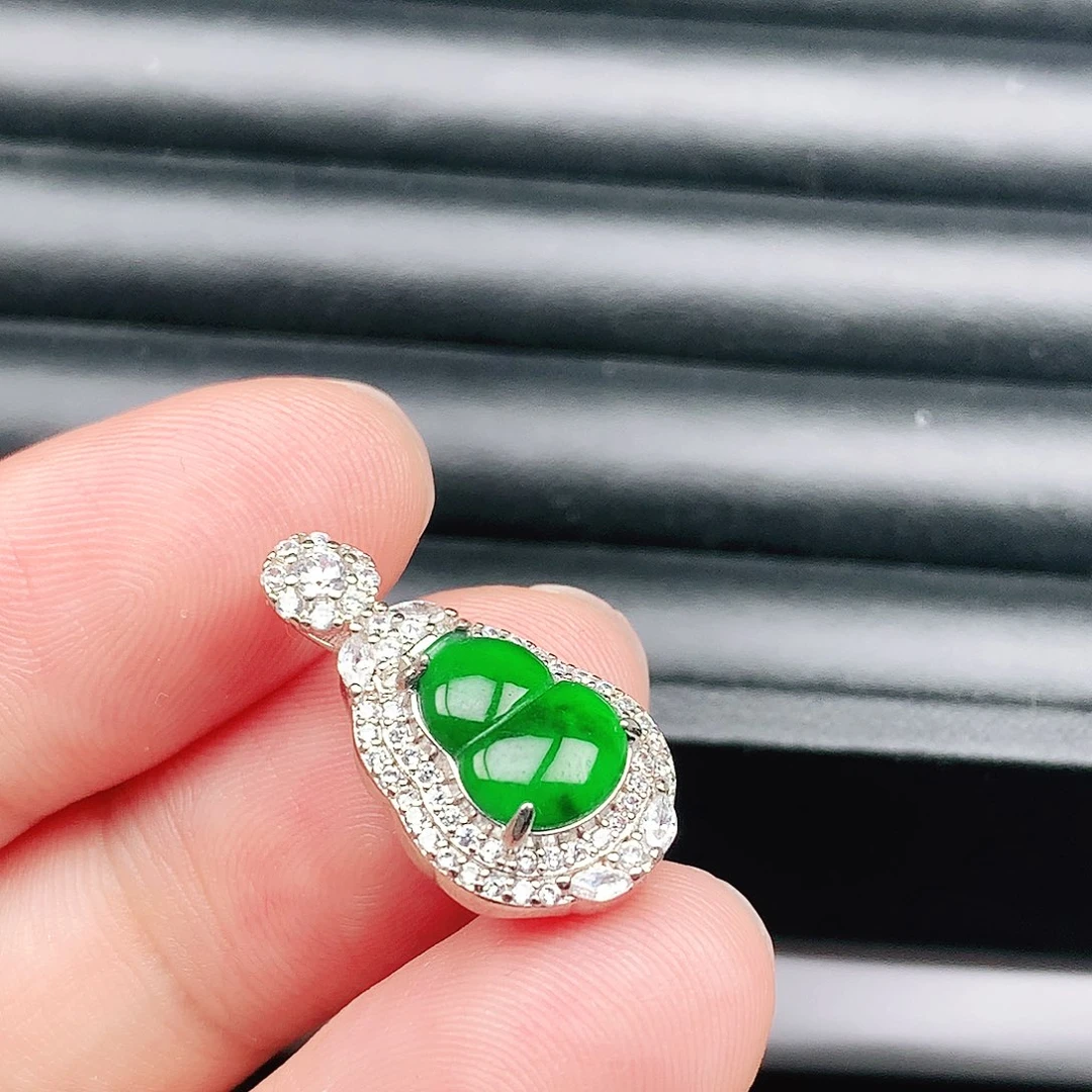 翡翠颈饰未镶嵌天然