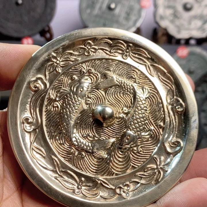 双鱼纹铜镜，微瑕9.2厘米左右