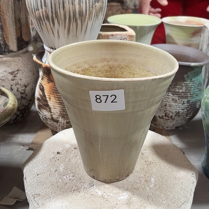 摆件陶高17，口16，有孔。872，瑕疵处理