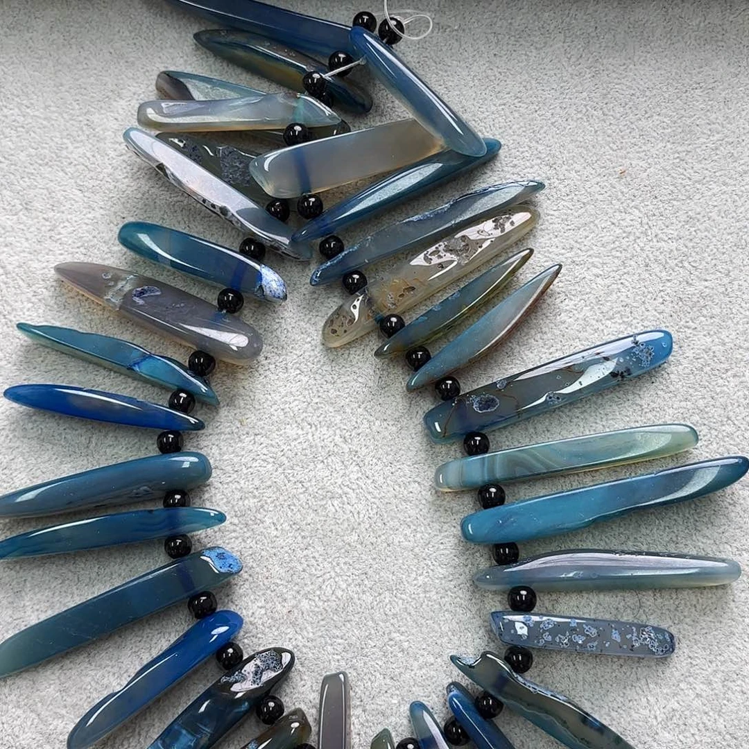 玛瑙/玉髓未镶嵌珠宝半成品蓝玛大牙一条