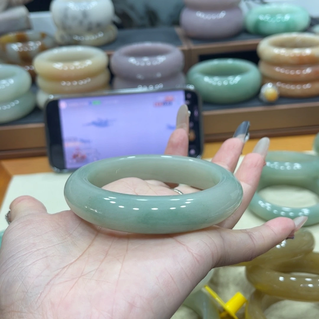 未镶嵌祖国万岁石英质玉