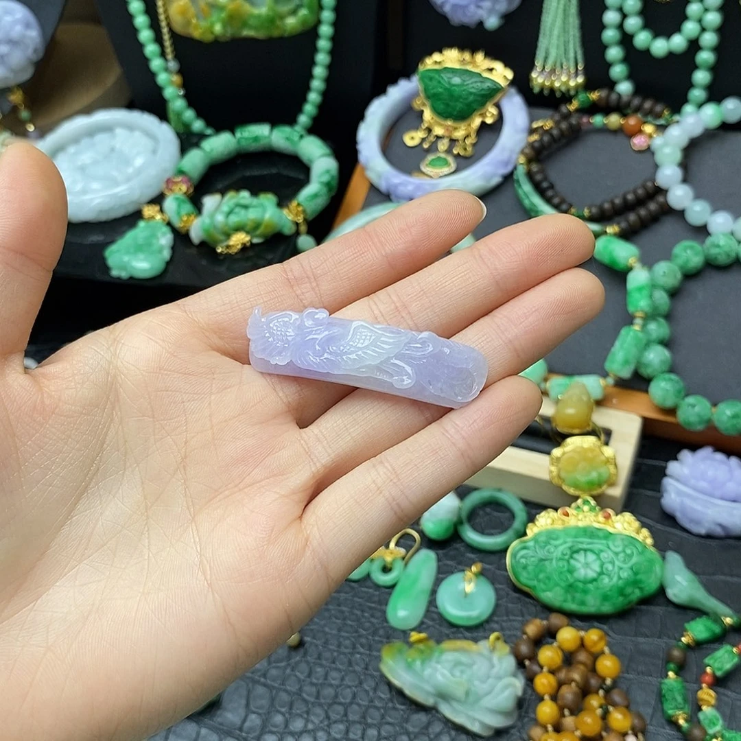 翡翠未镶嵌颈饰紫罗兰