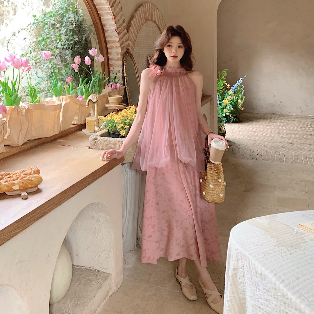 粉色无袖挂脖碎花连衣裙2025夏季新款独特漂亮度假风仙女薄纱长裙