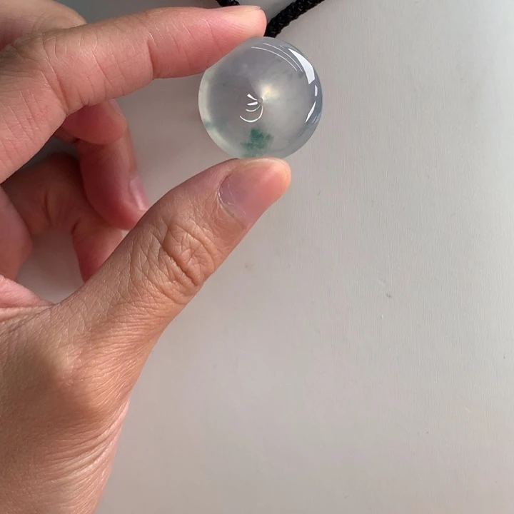 翡翠挂件未镶嵌…..