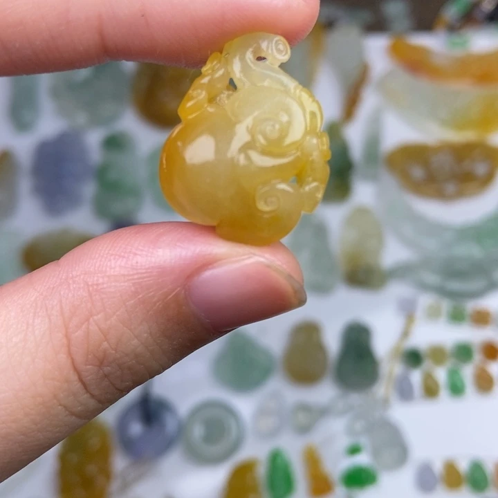 定制翡翠未镶嵌如意