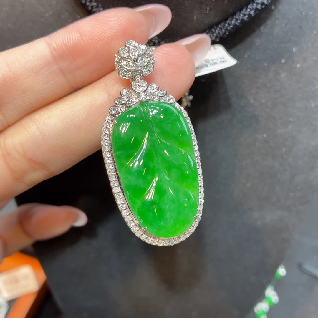 翡翠18K金镶嵌颈饰