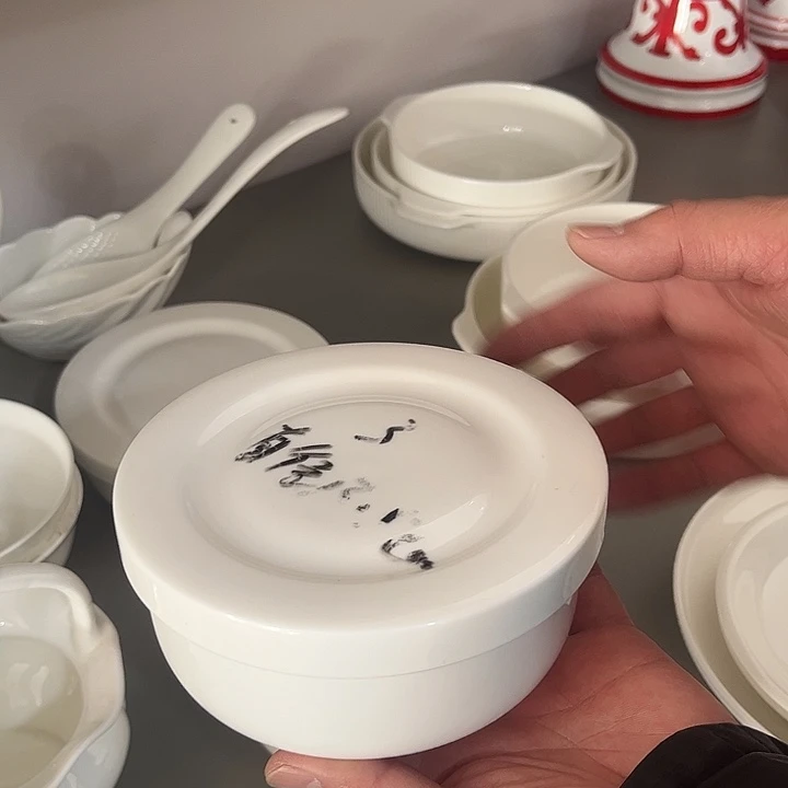 瓷片微瑕骨瓷保鲜碗中一个