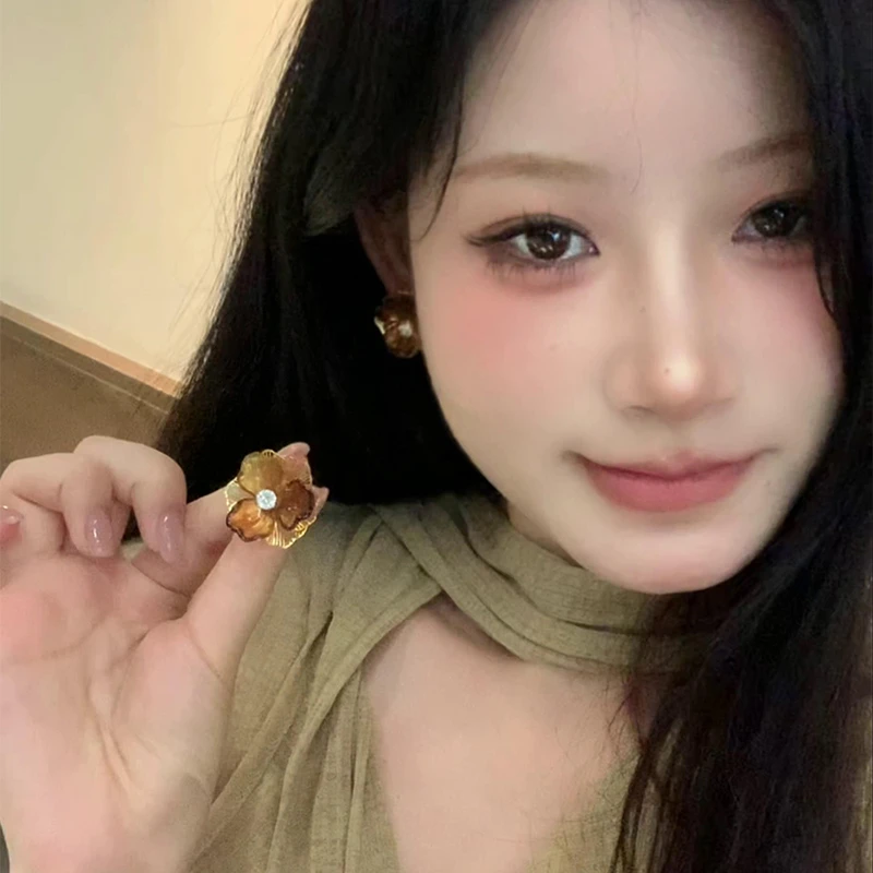铜合金树脂耳饰 复古高级感花瓣耳钉耳饰树脂花朵精致耳环气质