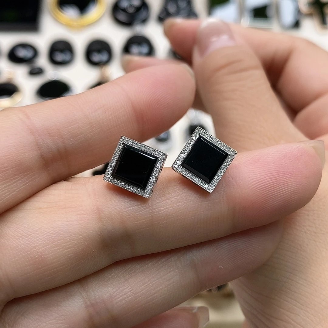 18K金镶嵌翡翠耳饰