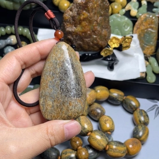 透闪石质玉手把件未镶嵌