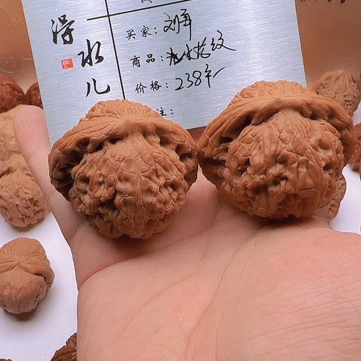刘***哥桃核把件文玩核桃