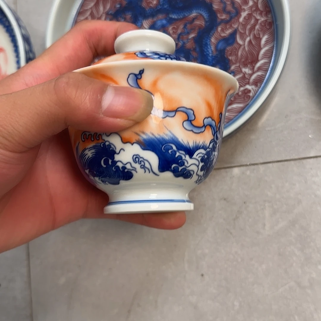 瓷片，*一景德镇梵红醒狮元宝盖碗