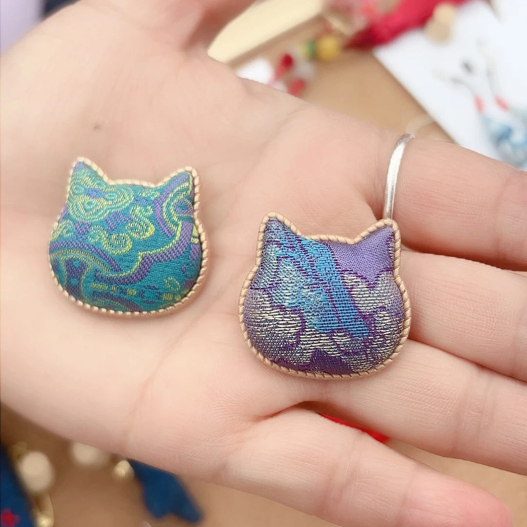 梅子特价出胸针小猫