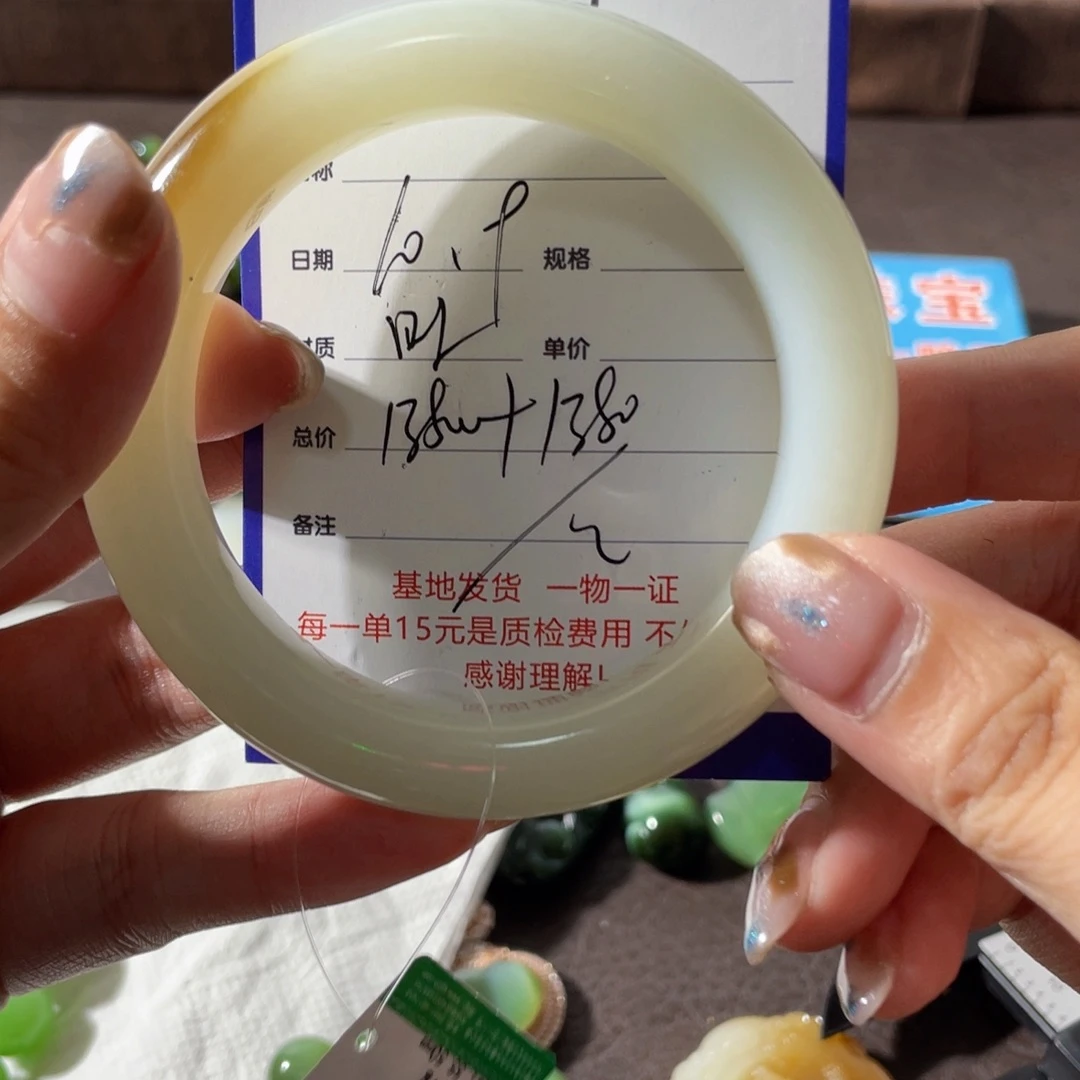 夏***风和田玉未镶嵌手镯