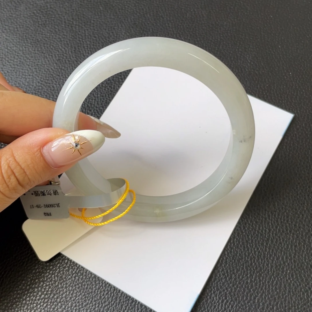 翡翠手镯未镶嵌正圈