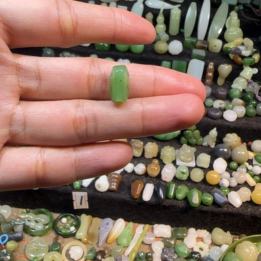 和田玉未镶嵌颈饰碧玉随形三通