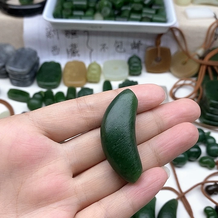 颈饰未镶嵌和田玉M****?