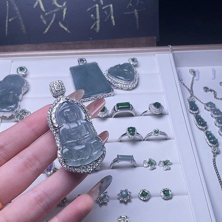 翡翠未镶嵌颈饰翡翠