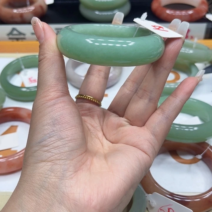 未镶嵌手镯石英质玉