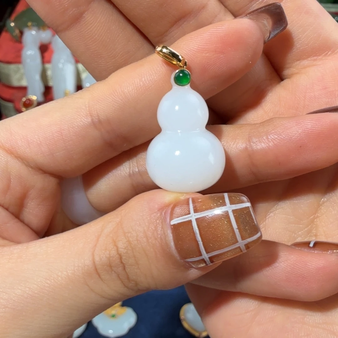 和田玉18K金镶嵌颈饰