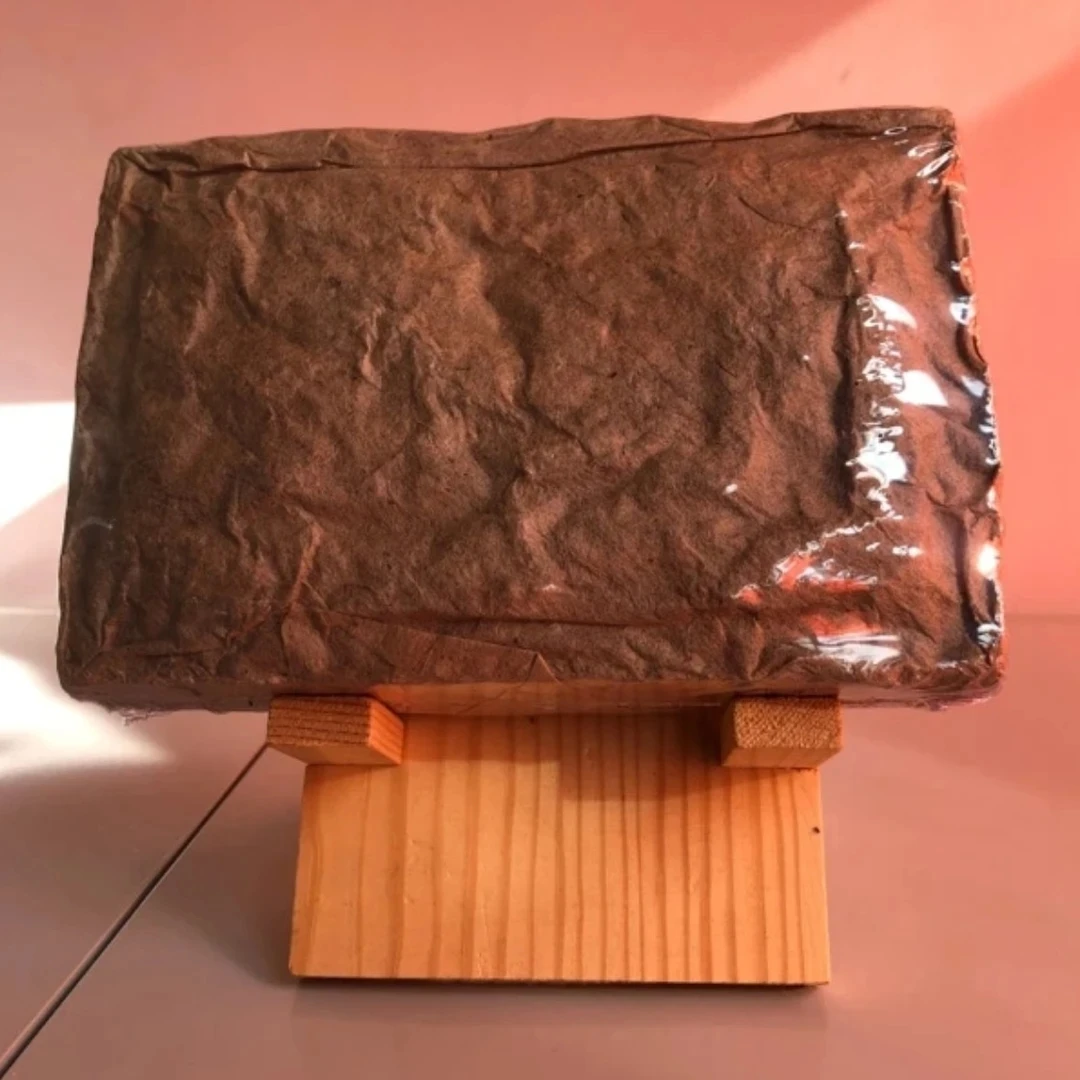 云南普洱茶 八十年代野生易武老生砖500g 生茶