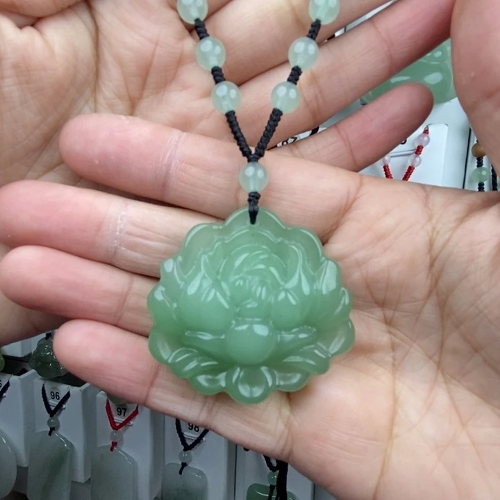 牡***开石英质玉未镶嵌颈饰