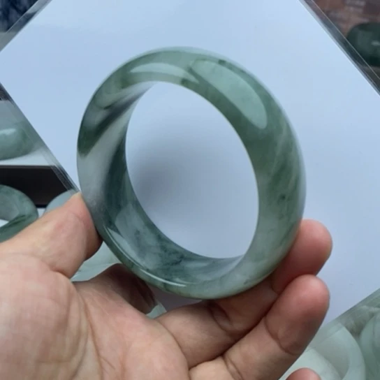未镶嵌手镯石英质玉（金丝玉）