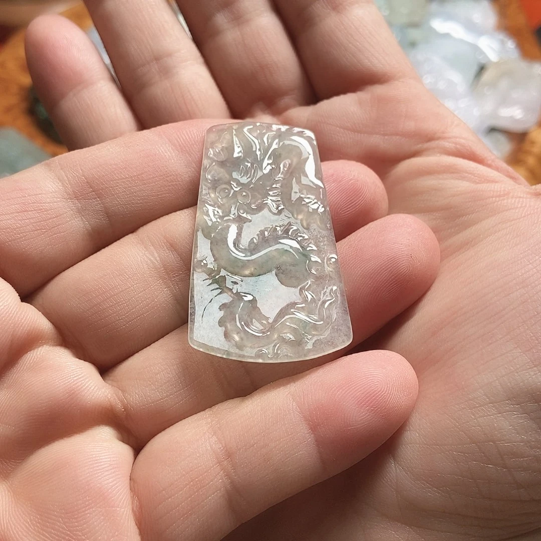 翡翠未镶嵌手镯玻璃种翡翠龙