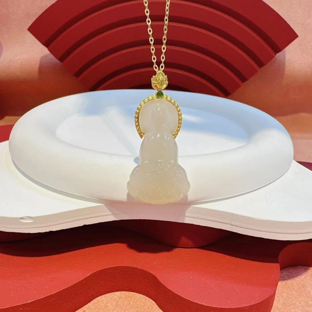 18K金镶嵌34x20x5mm和田玉藕粉无相佛吊坠HNZ9227