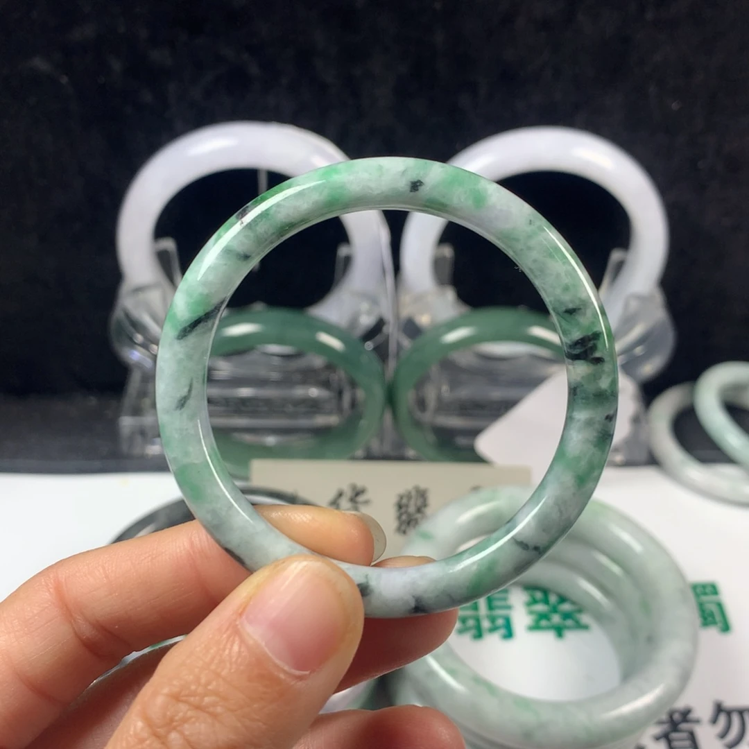 翡翠未镶嵌手镯3号   46.7圈