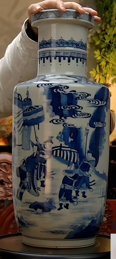 青花人物画片棒槌瓶