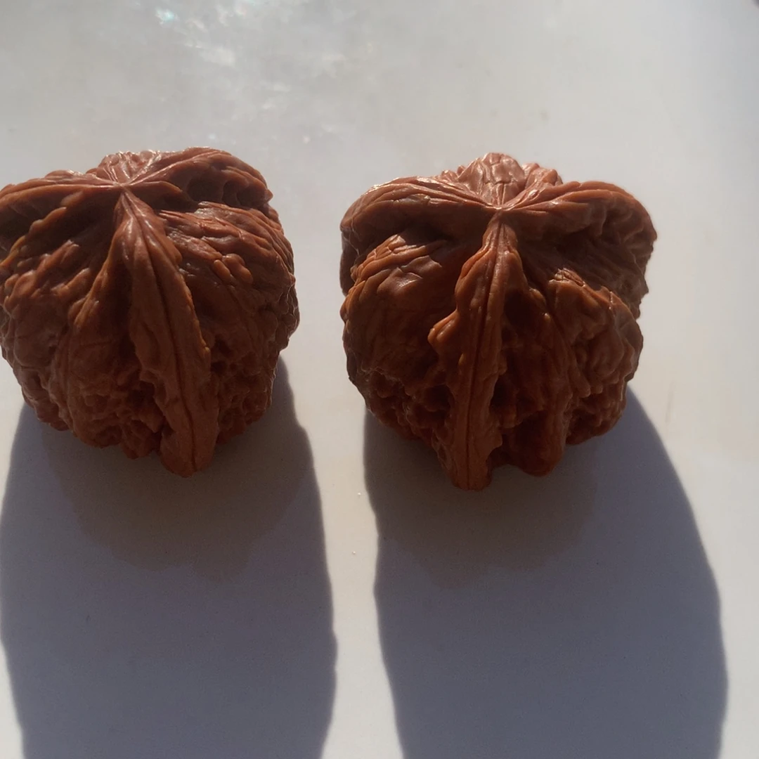 R***-文玩核桃吊坠三棱