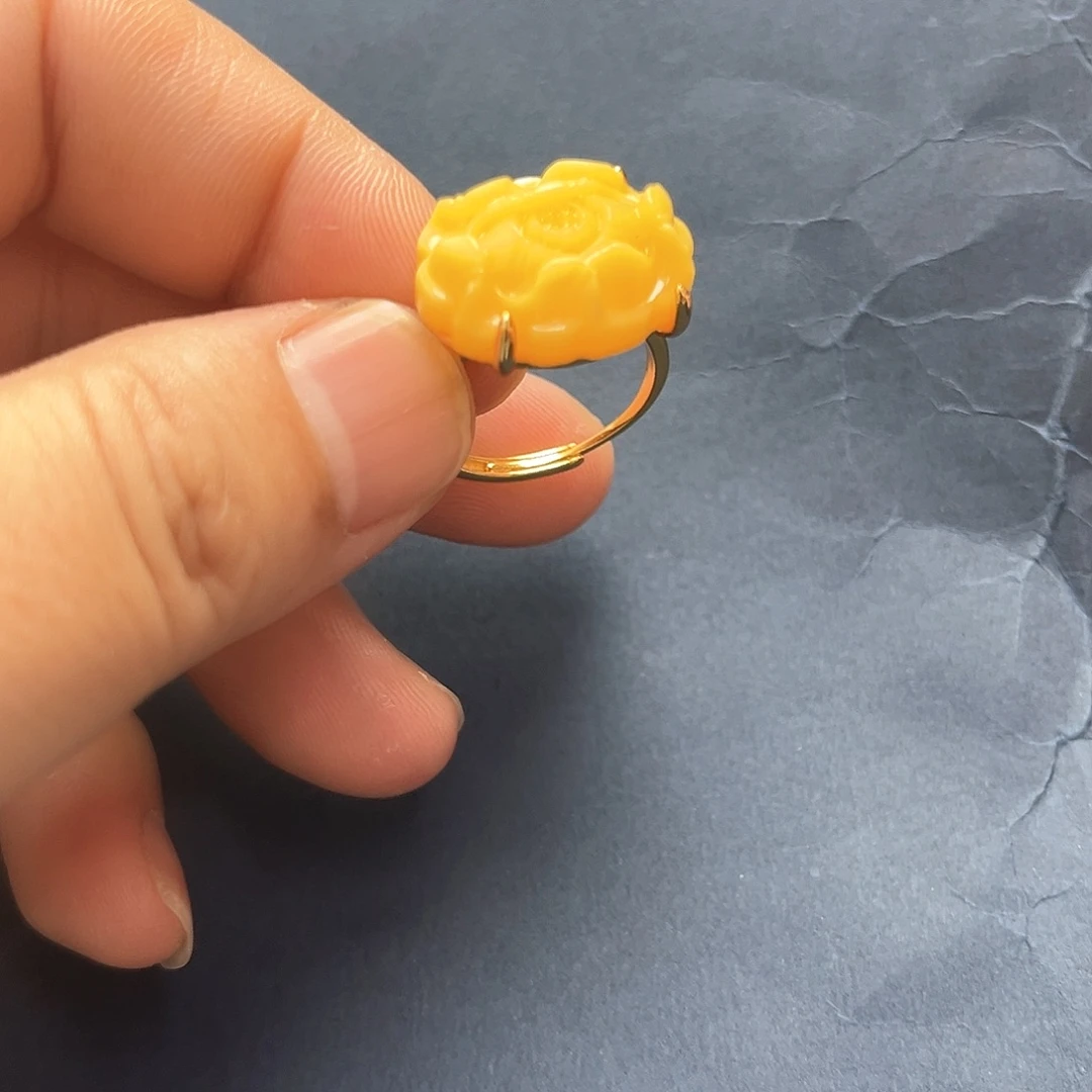 裸石琥珀未镶嵌戒指