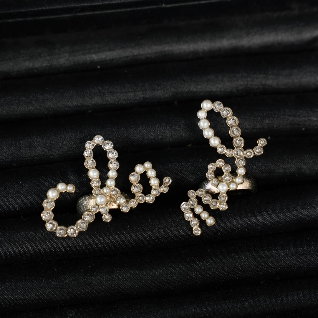 Chanel 闪钻珍珠字母双戒指