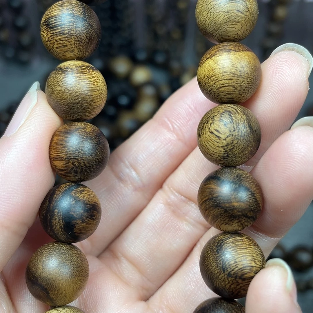 沉香手串白棋瘤疤