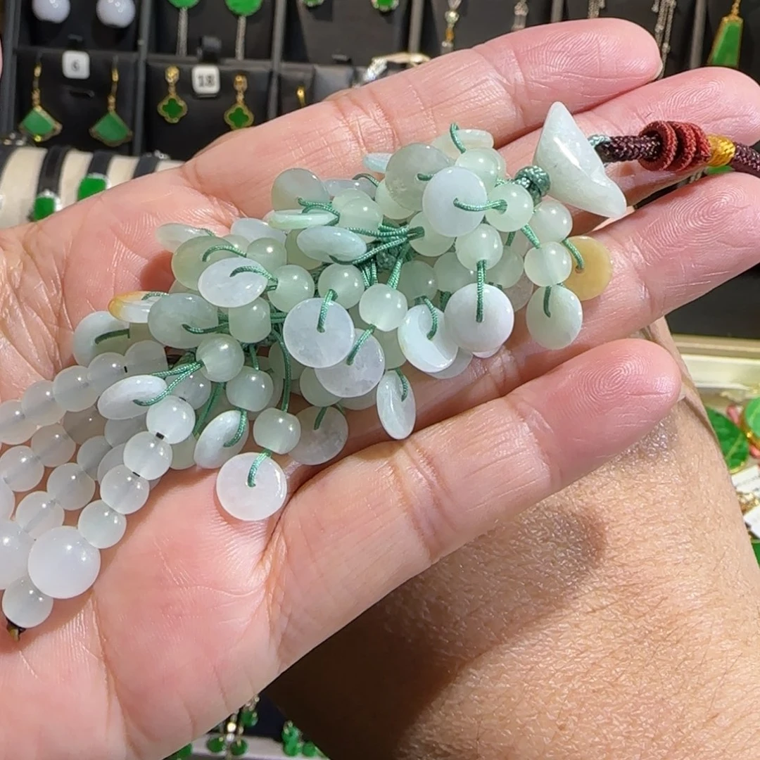 翡翠未镶嵌颈饰包挂