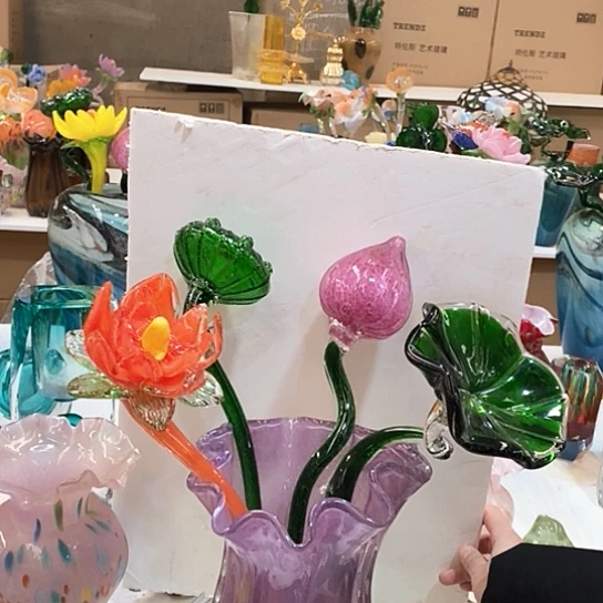 琉璃花瓶高45厘米宽9厘米