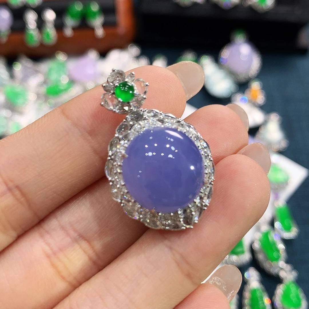 翡翠18K金镶嵌颈饰