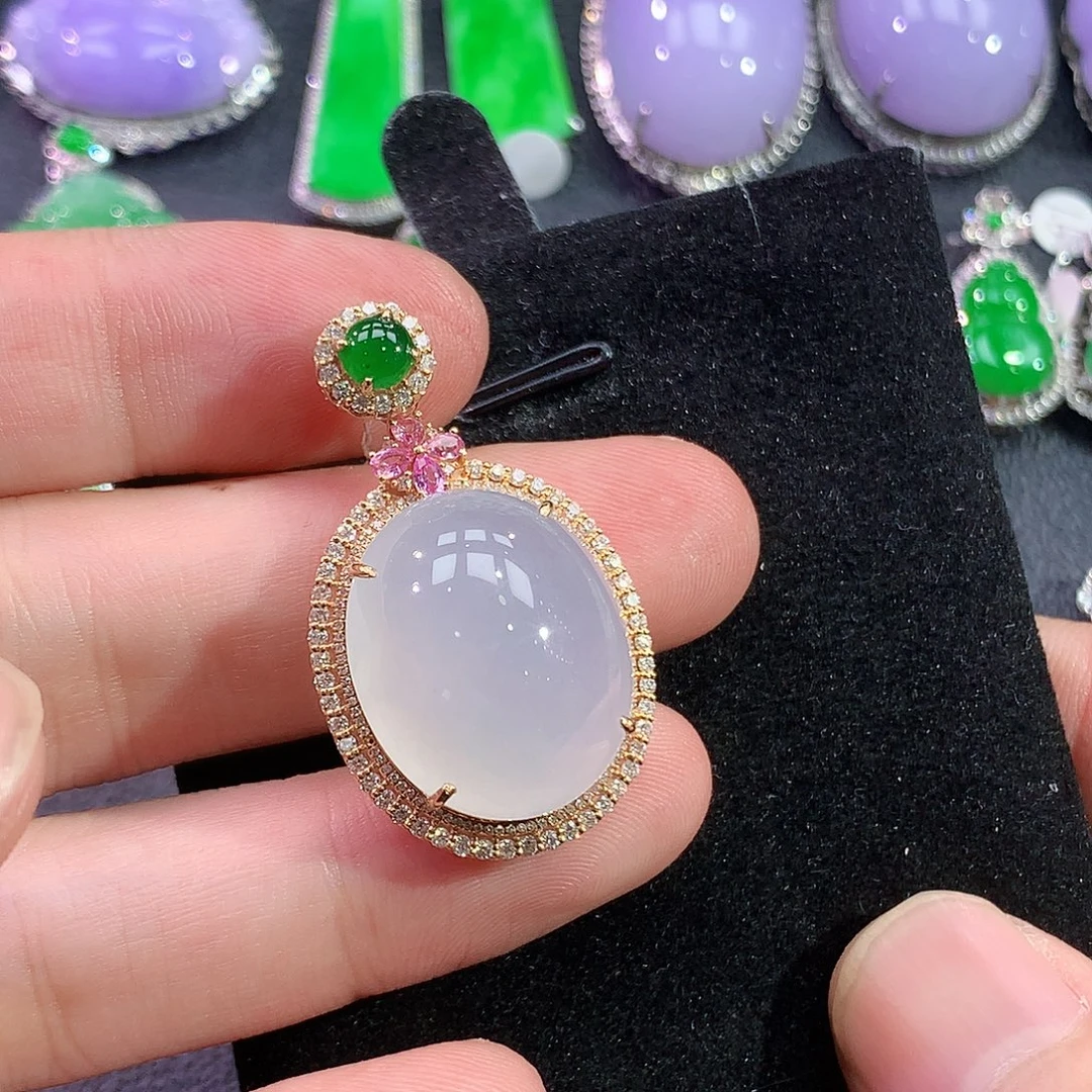 翡翠18K金镶嵌颈饰