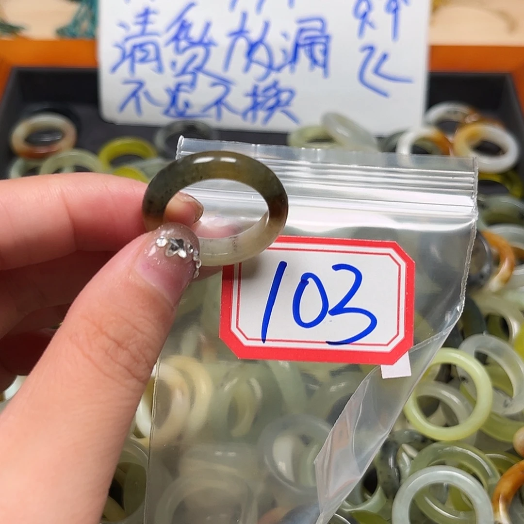 清***枝未镶嵌蛇纹石玉珠宝奇石