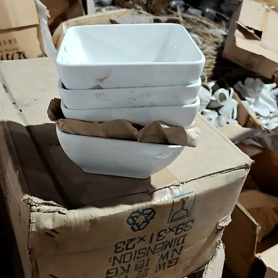 摆件盘子碗茶壶啥都有