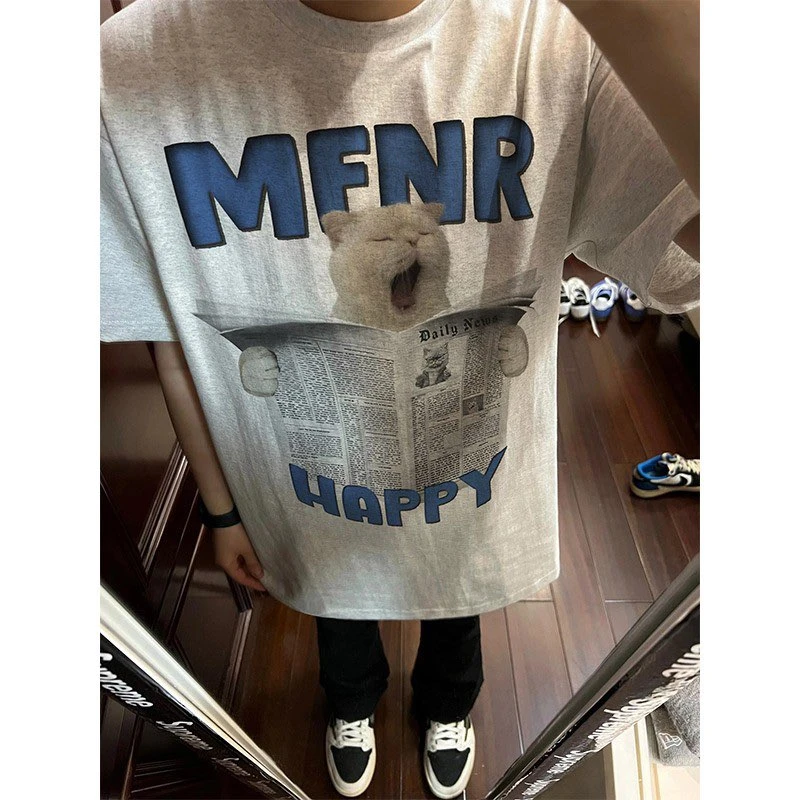 夏季潮牌设计感趣味报纸小猫印花男女款重磅纯棉宽松情侣短袖T恤